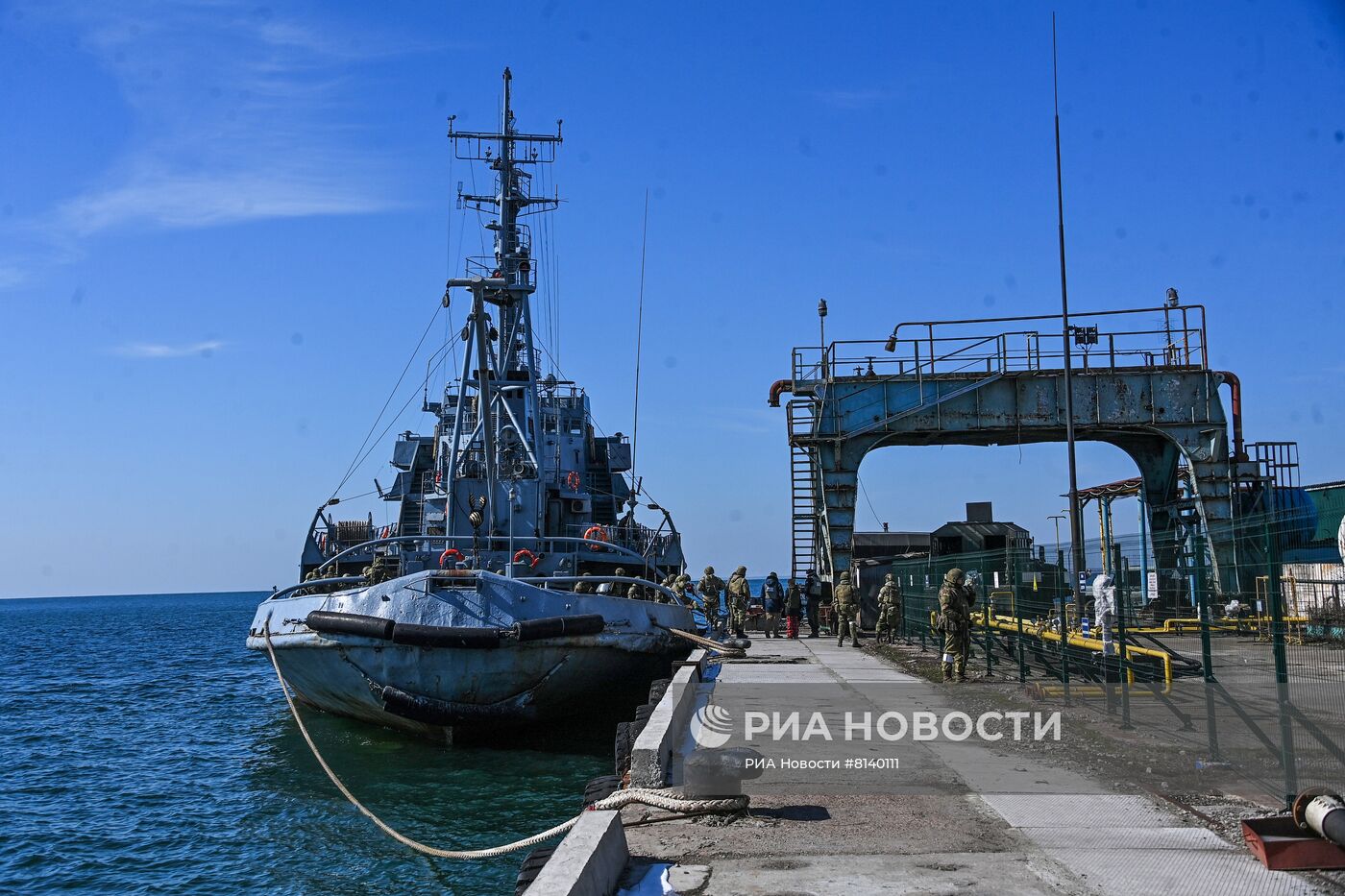 Российские военнослужащие взяли под контроль базу ВМС Украины в Бердянске