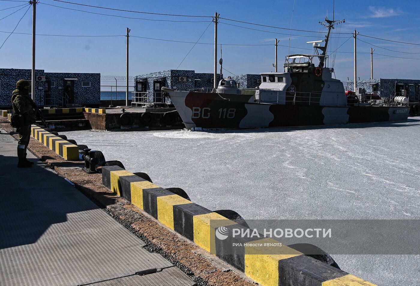 Российские военнослужащие взяли под контроль базу ВМС Украины в Бердянске