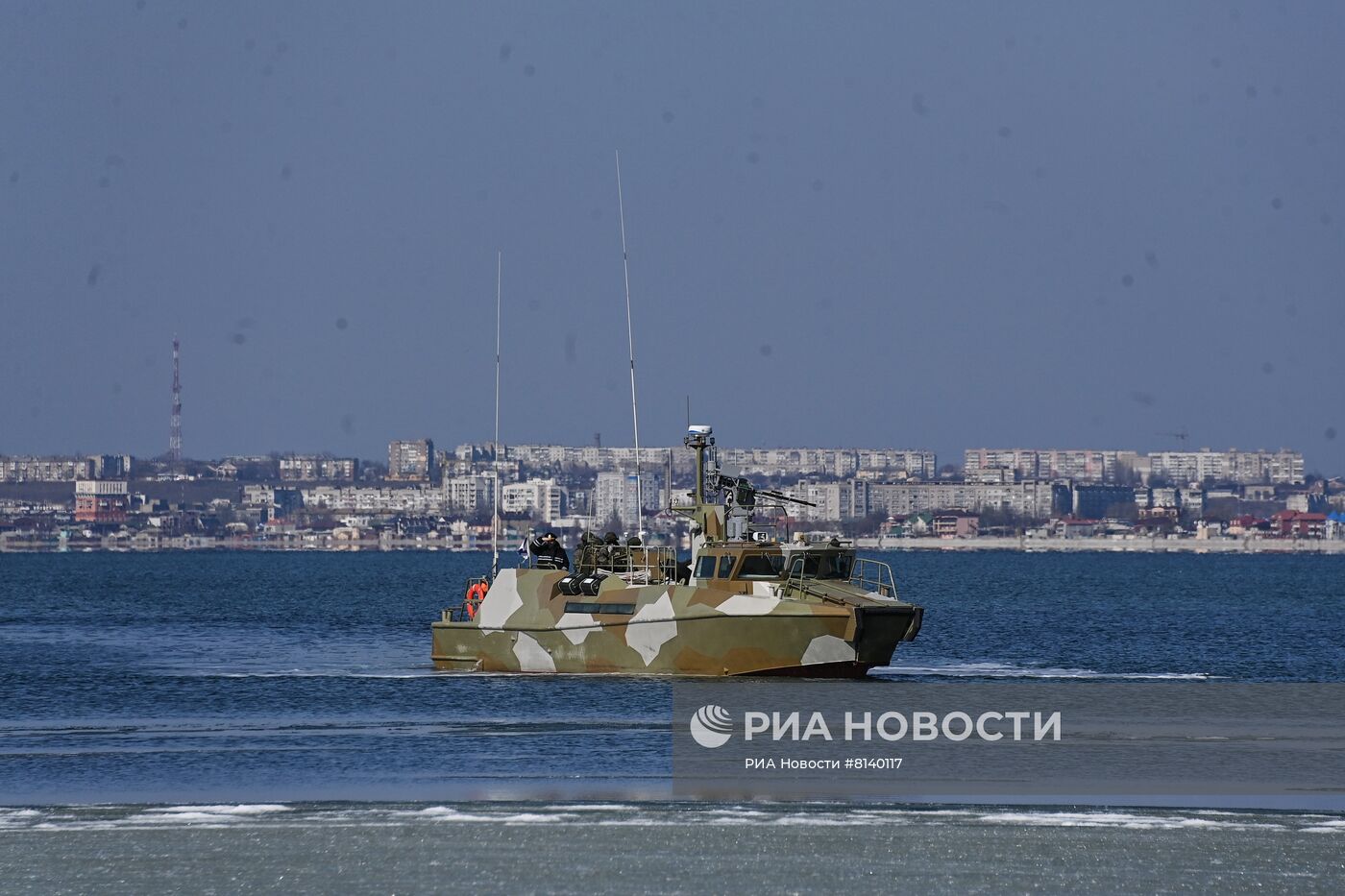 Российские военнослужащие взяли под контроль базу ВМС Украины в Бердянске