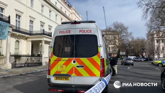 Полиция пытается освободить особняк Дерипаски в Лондоне