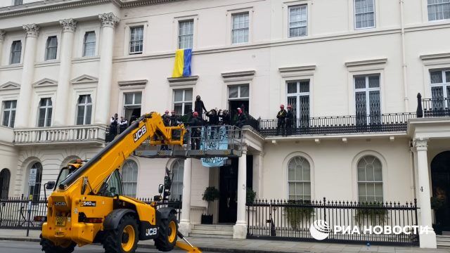 Столкновения в Лондоне между полицией и радикалами у особняка Дерипаски