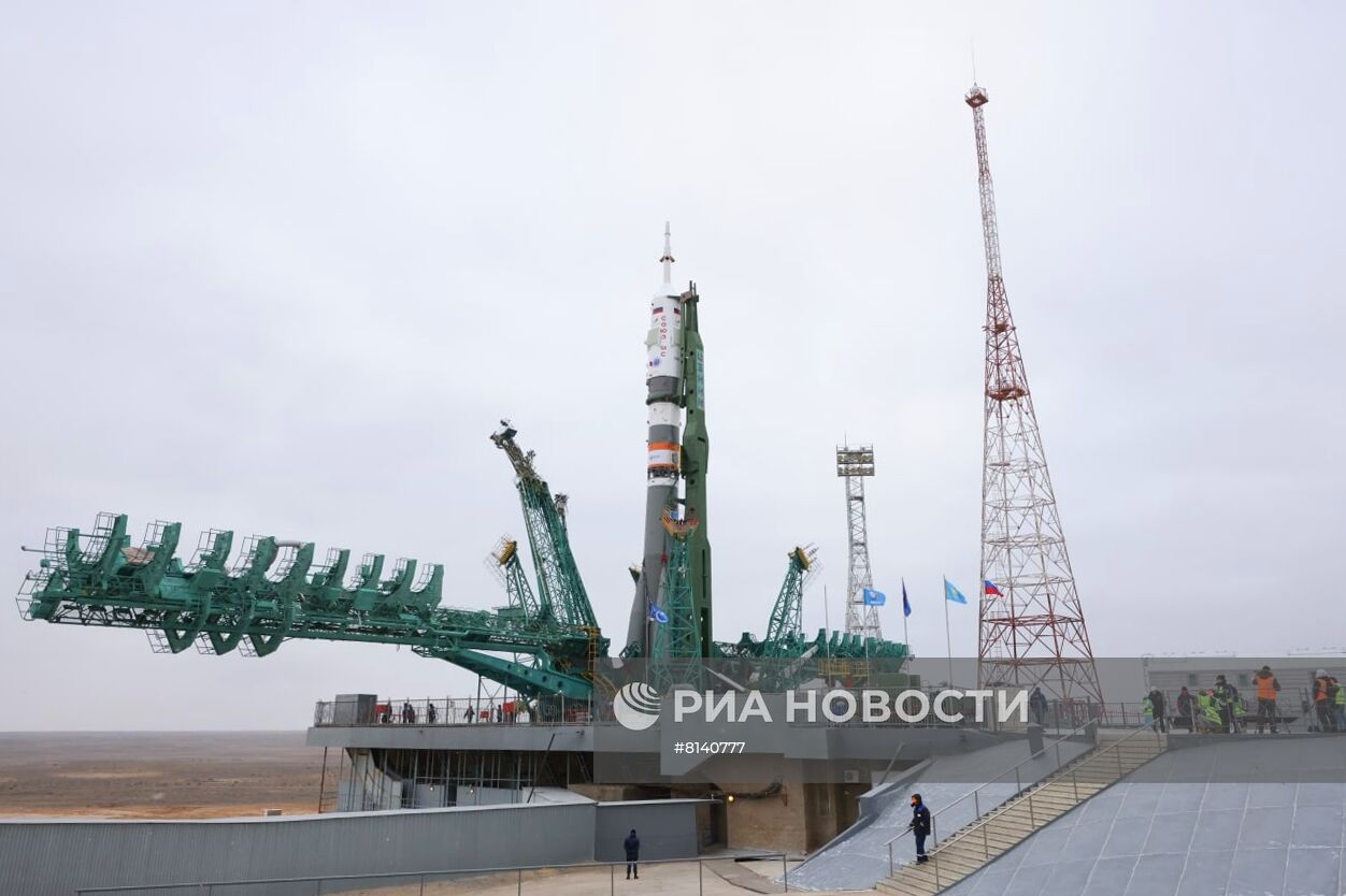 Вывоз РН "Союз-2.1а" с пилотируемым кораблем "Союз МС-21" на стартовый комплекс космодрома Байконур 