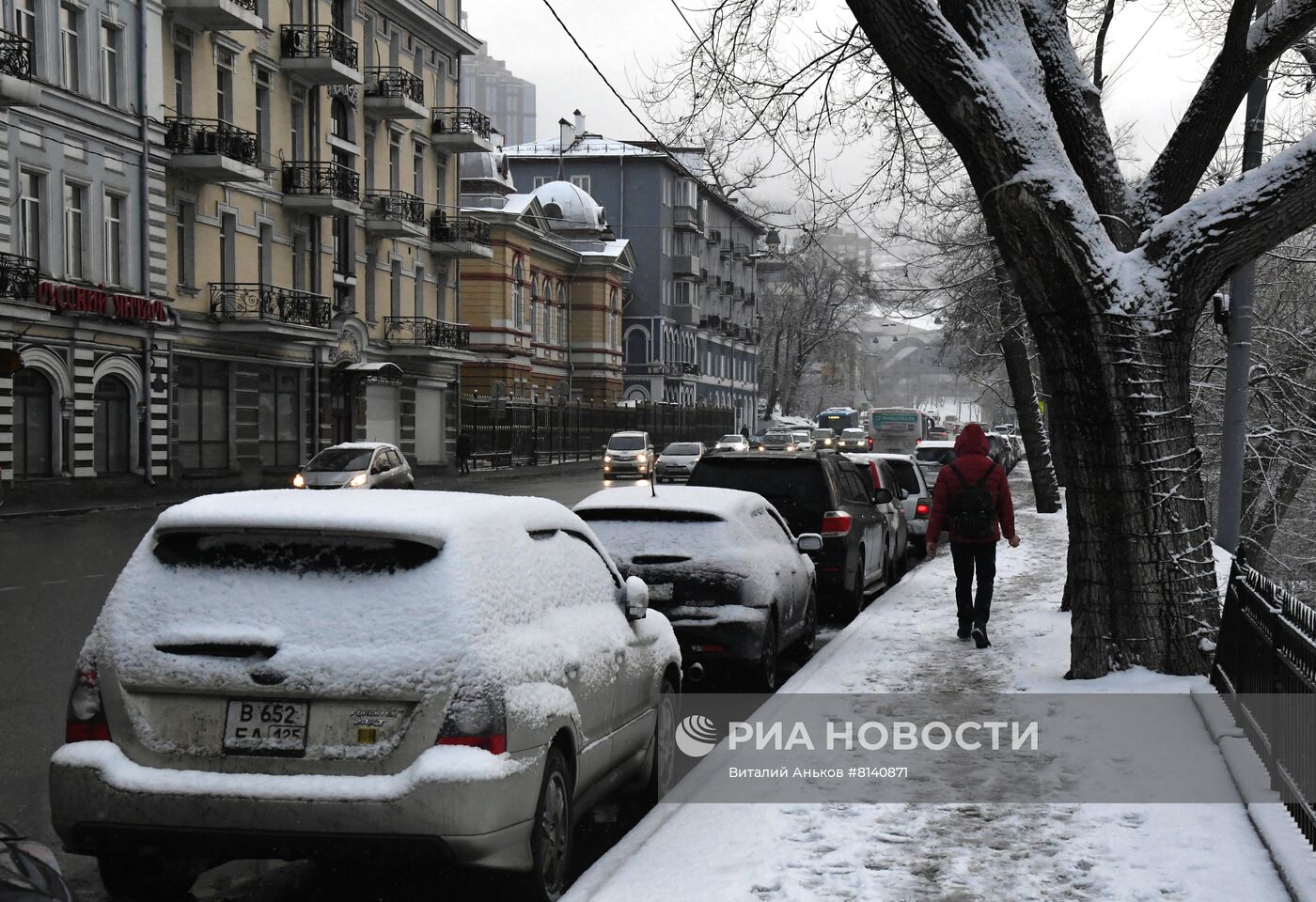 Снегопад во Владивостоке в начале весны