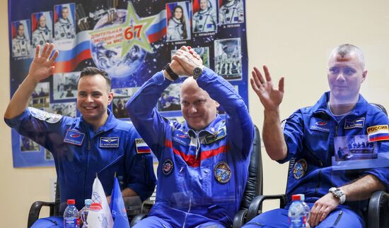 Госкомиссия и предстартовая пресс-конференция экипажей МКС-67 на Байконуре