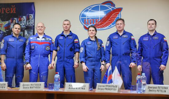 Госкомиссия и предстартовая пресс-конференция экипажей МКС-67 на Байконуре