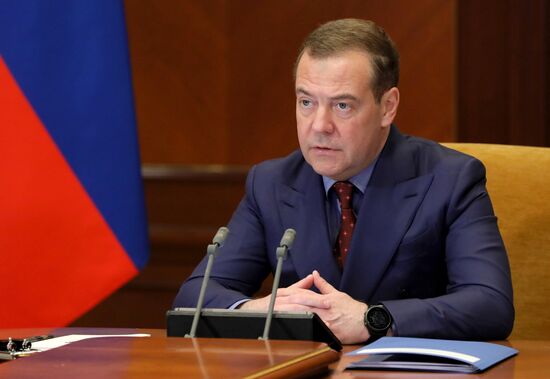 Зампред Совета безопасности РФ Д. Медведев провел заседание межведомственной комиссии Совбеза РФ