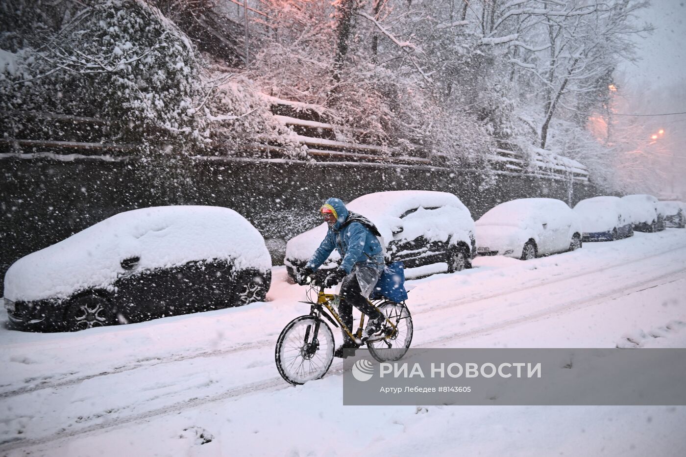 Снег в весеннем Сочи