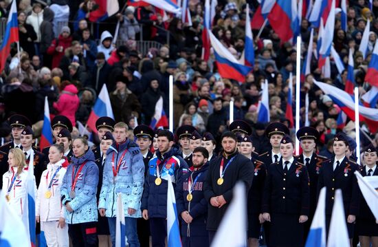 Участники митинга-концерта в "Лужниках", посвященного воссоединению Крыма с Россией. Место: Россия, Москва. Автор: Александр Вильф/РИА Новости. Митинг-концерт, посвященный воссоединению Крыма с Россией