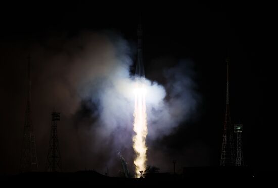 Запуск РН "Союз-2.1а" с пилотируемым кораблем "Союз МС-21"