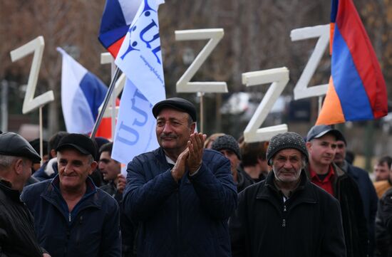 Митинг в поддержу российской армии в Армении