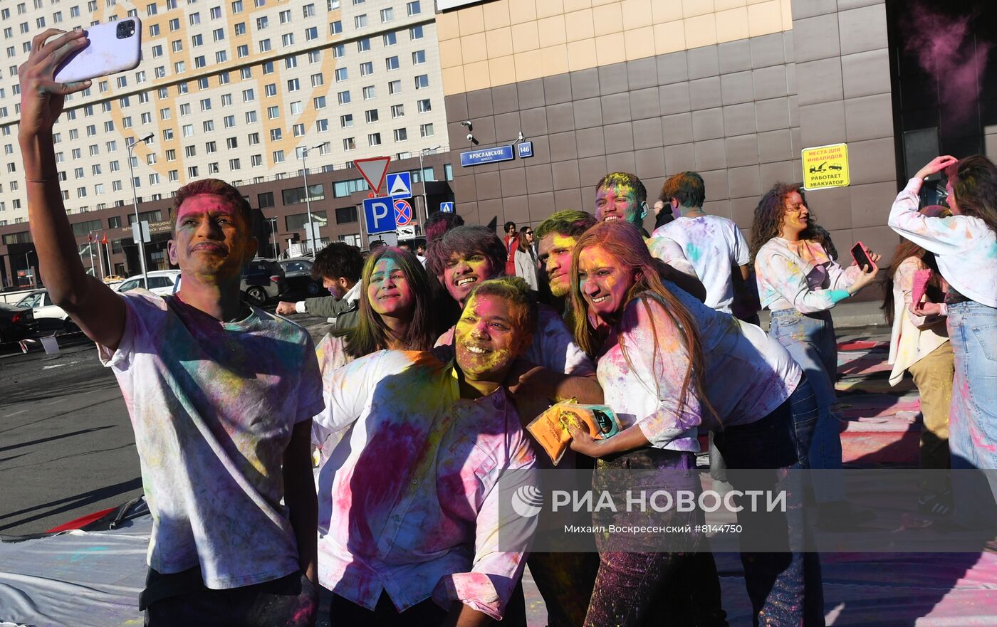 14-й год фестиваля Холи Мела в Москве