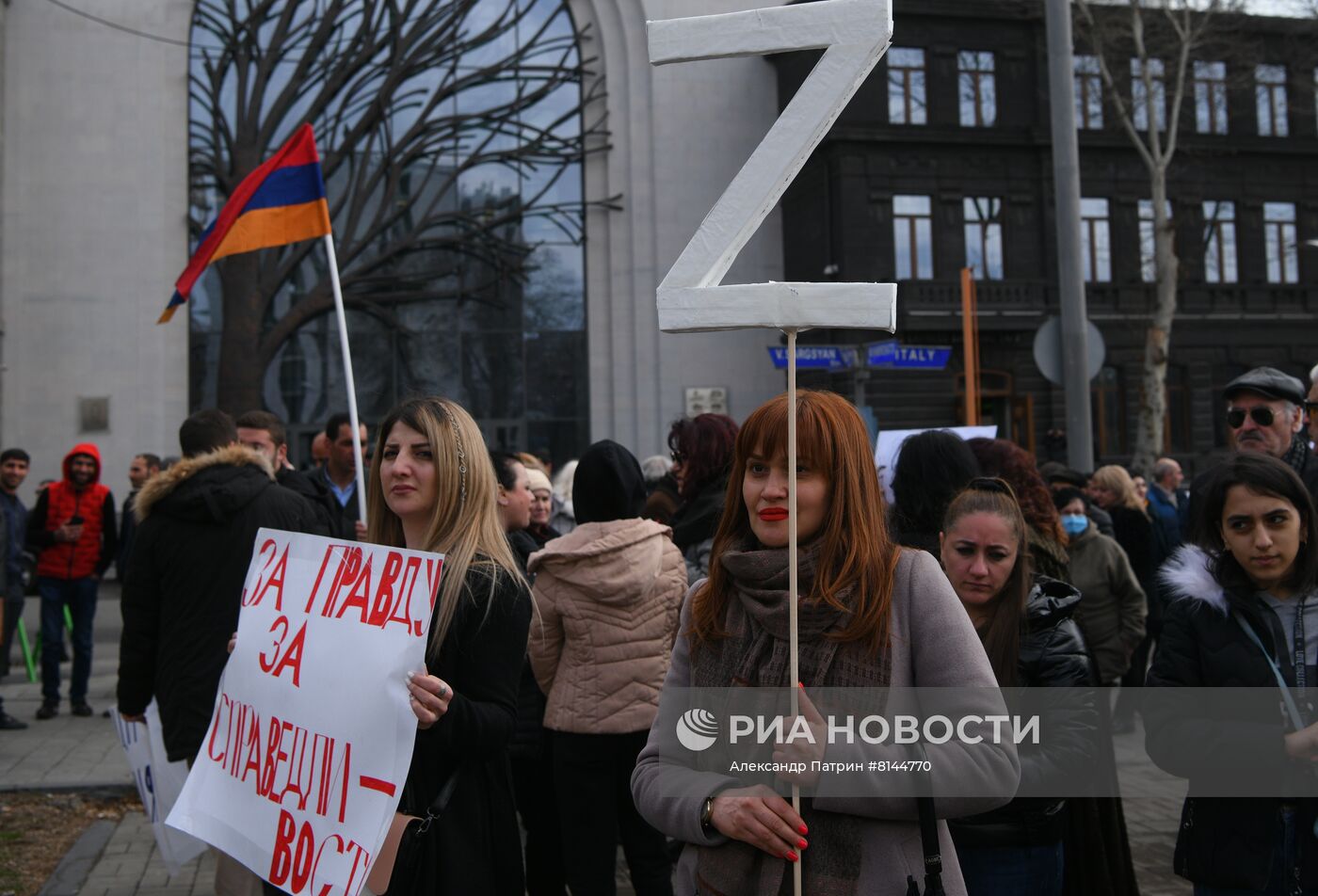 Митинг в поддержу российской армии в Армении