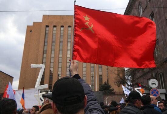 Митинг в поддержу российской армии в Армении