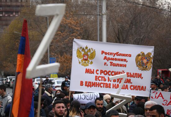 Митинг в поддержу российской армии в Армении