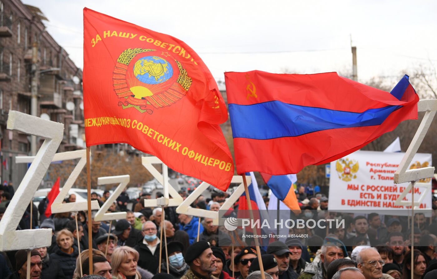 Митинг в поддержу российской армии в Армении