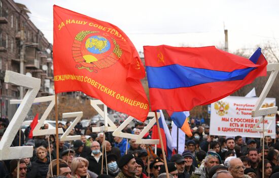 Митинг в поддержу российской армии в Армении