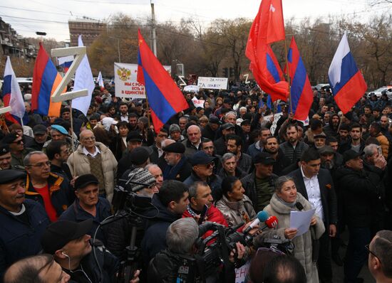 Митинг в поддержу российской армии в Армении