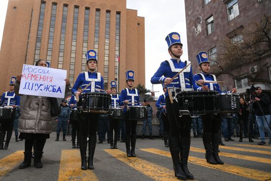 Митинг в поддержу российской армии в Армении