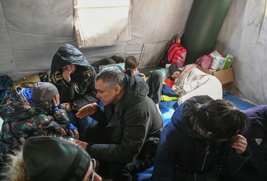 В селе Безыменное в ДНР продолжают принимать беженцев