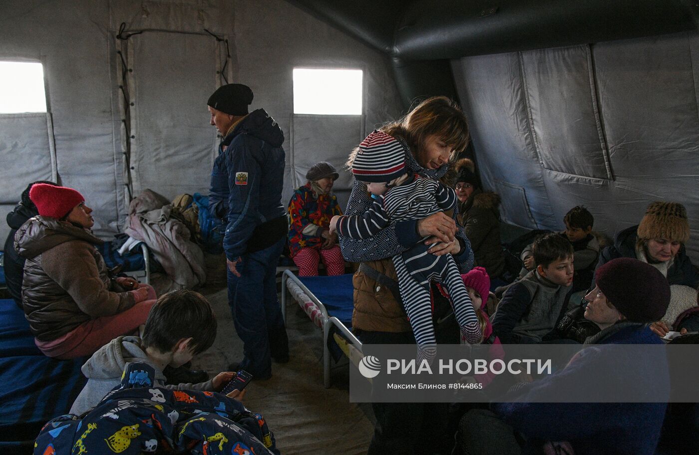 В селе Безыменное в ДНР продолжают принимать беженцев