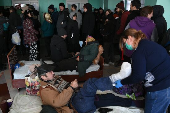 В селе Безыменное в ДНР продолжают принимать беженцев