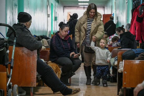 В селе Безыменное в ДНР продолжают принимать беженцев