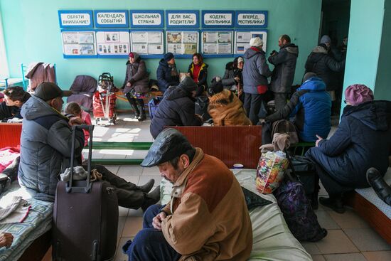 В селе Безыменное в ДНР продолжают принимать беженцев