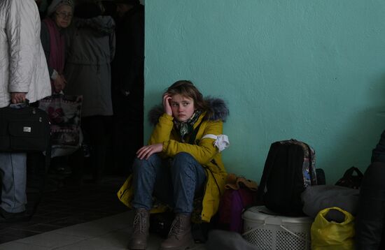 В селе Безыменное в ДНР продолжают принимать беженцев