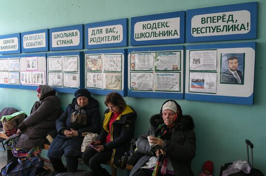 В селе Безыменное в ДНР продолжают принимать беженцев