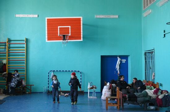 В селе Безыменное в ДНР продолжают принимать беженцев