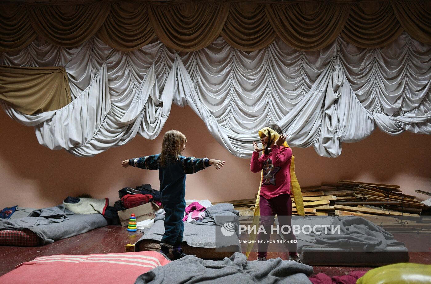 В селе Безыменное в ДНР продолжают принимать беженцев