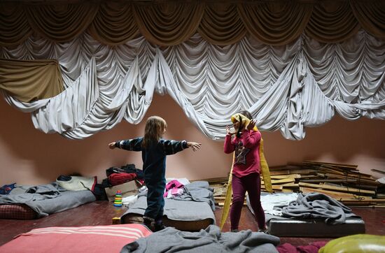 В селе Безыменное в ДНР продолжают принимать беженцев