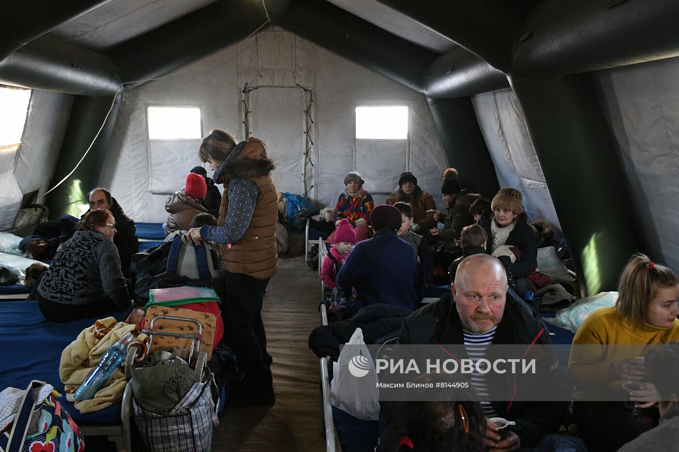 В селе Безыменное в ДНР продолжают принимать беженцев