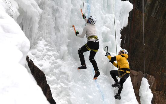 Соревнования по ледолазанию в Красноярском крае