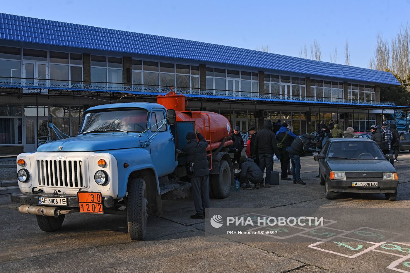 Раздача бензина в Бердянске