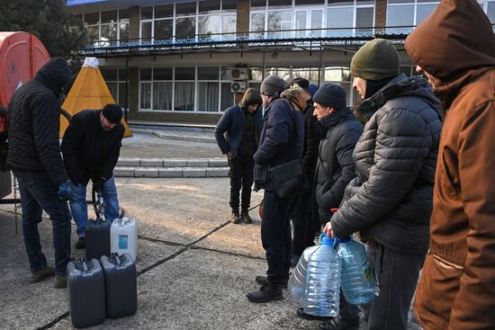 Раздача бензина в Бердянске