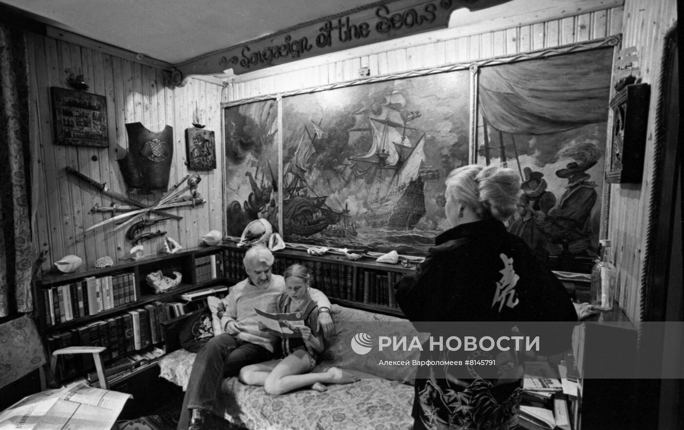 Советский писатель Ю. Иванов