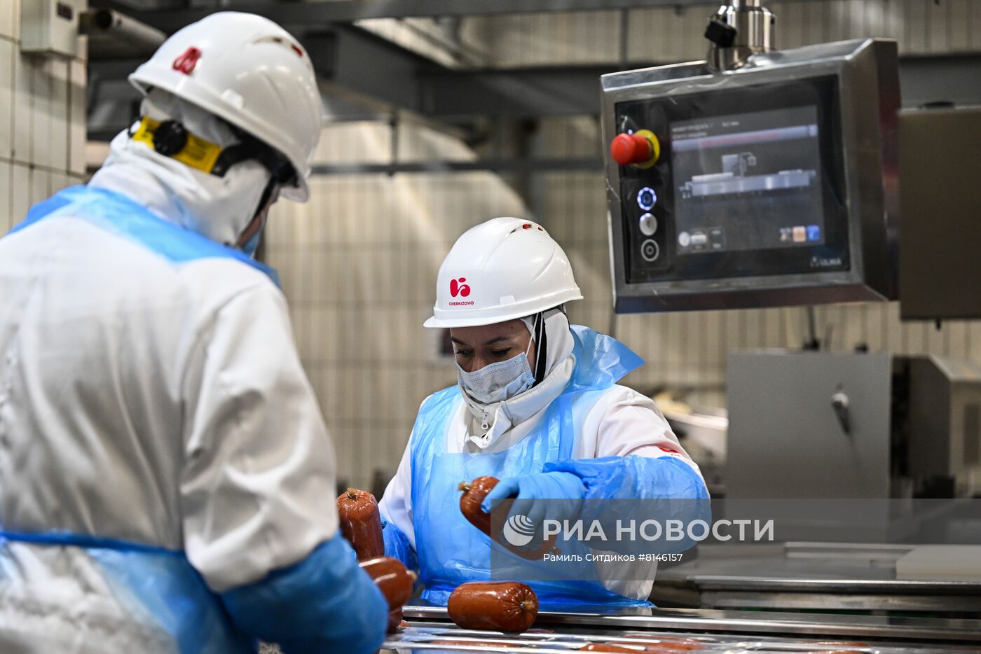 Мэр Москвы С. Собянин посетил Черкизовский мясокомбинат | РИА Новости  Медиабанк