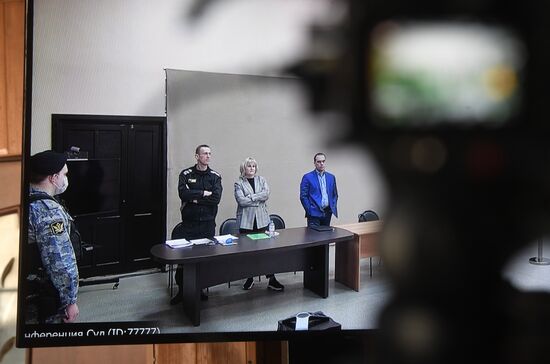 Оглашение приговора  А. Навальному по новому делу о мошенничестве и оскорблении 