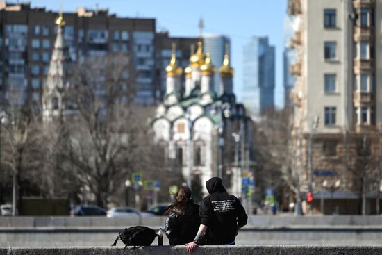 Теплая погода в Москве