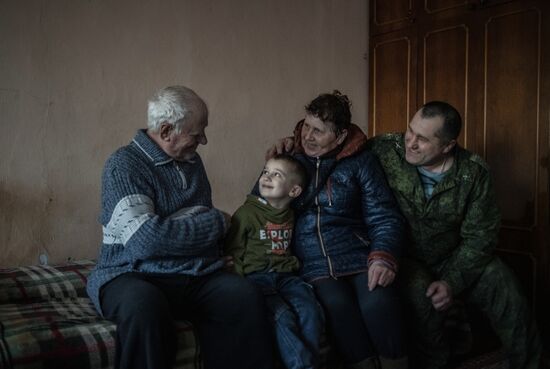Воссоединение семьи на освобожденных Народной милицией ЛНР территориях