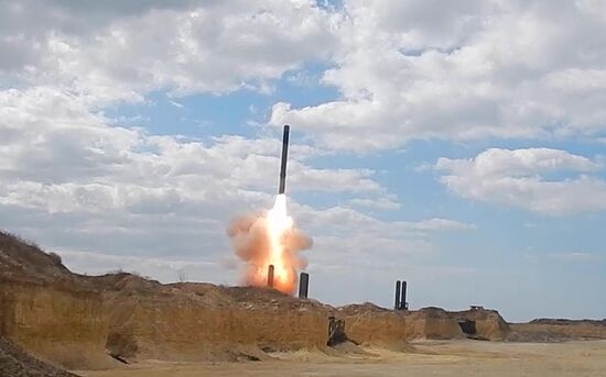 Нанесение ударов РК "Бастион" и ракетами "Калибр" по инфраструктуре украинской армии