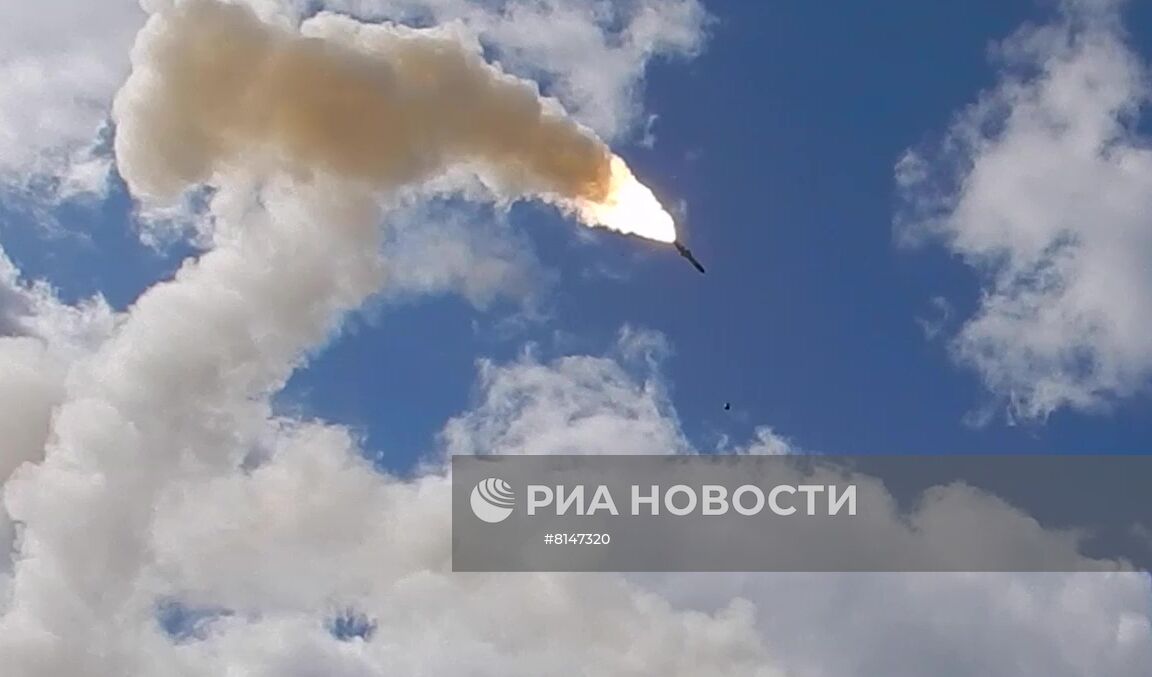 Нанесение ударов РК "Бастион" и ракетами "Калибр" по инфраструктуре украинской армии