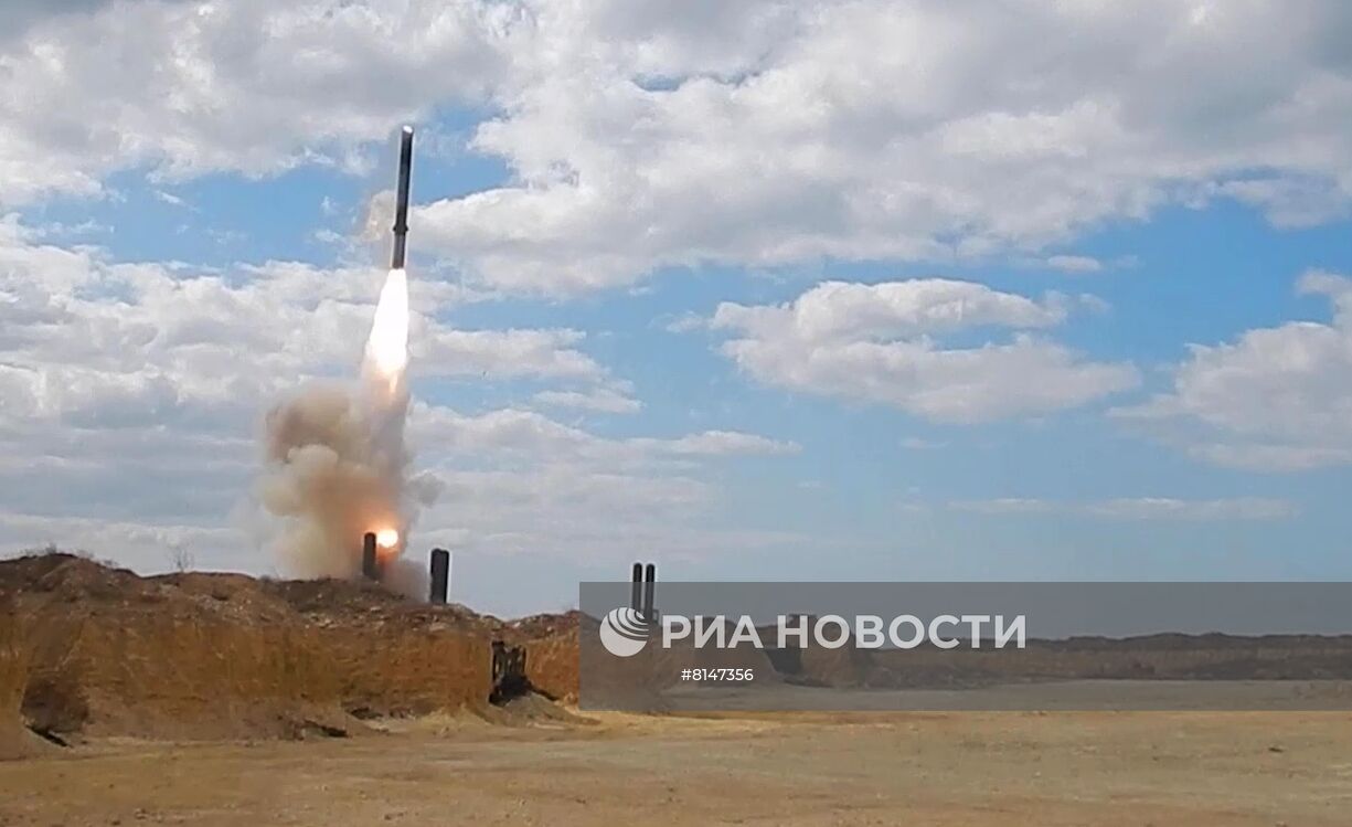 Нанесение ударов РК "Бастион" и ракетами "Калибр" по инфраструктуре украинской армии