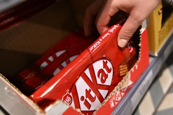 Nestle прекращает продажу в России брендов KitKat и Nesquik