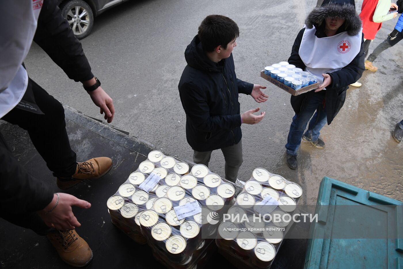 Сбор гуманитарной помощи для беженцев  с юго-востока Украины