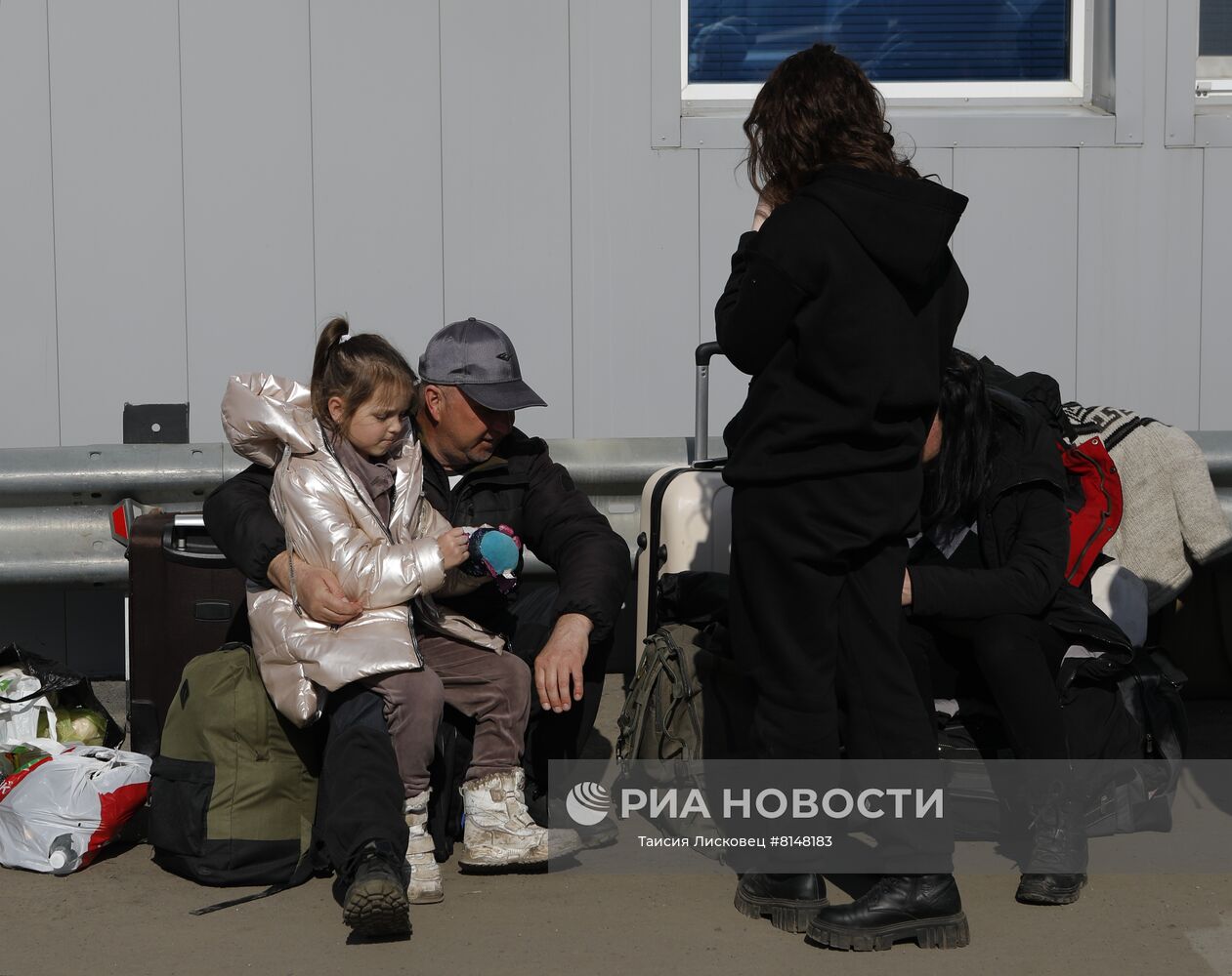 Беженцы из Харькова в пункте временного размещения в посёлке Малиновка Белгородской области. Место: Россия, Белгородская область. Автор: Таисия Лисковец/РИА Новости. Беженцы из Харькова в Белгородской области