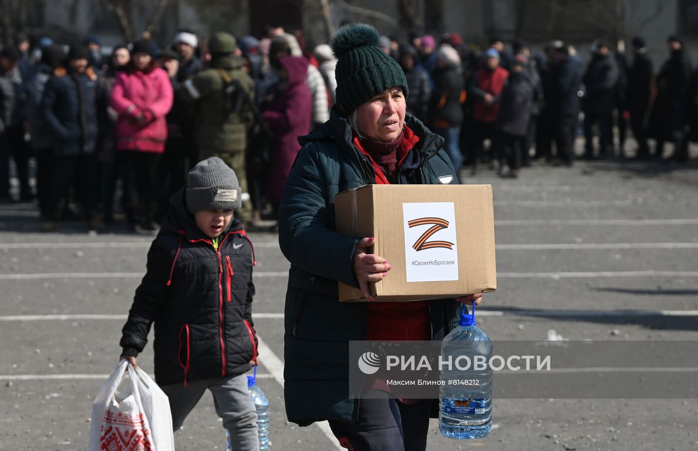 Раздача гумпомощи в Мариуполе