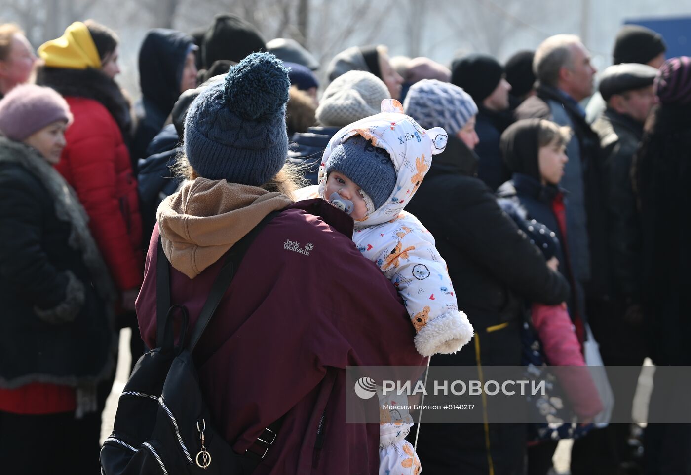 Раздача гумпомощи в Мариуполе