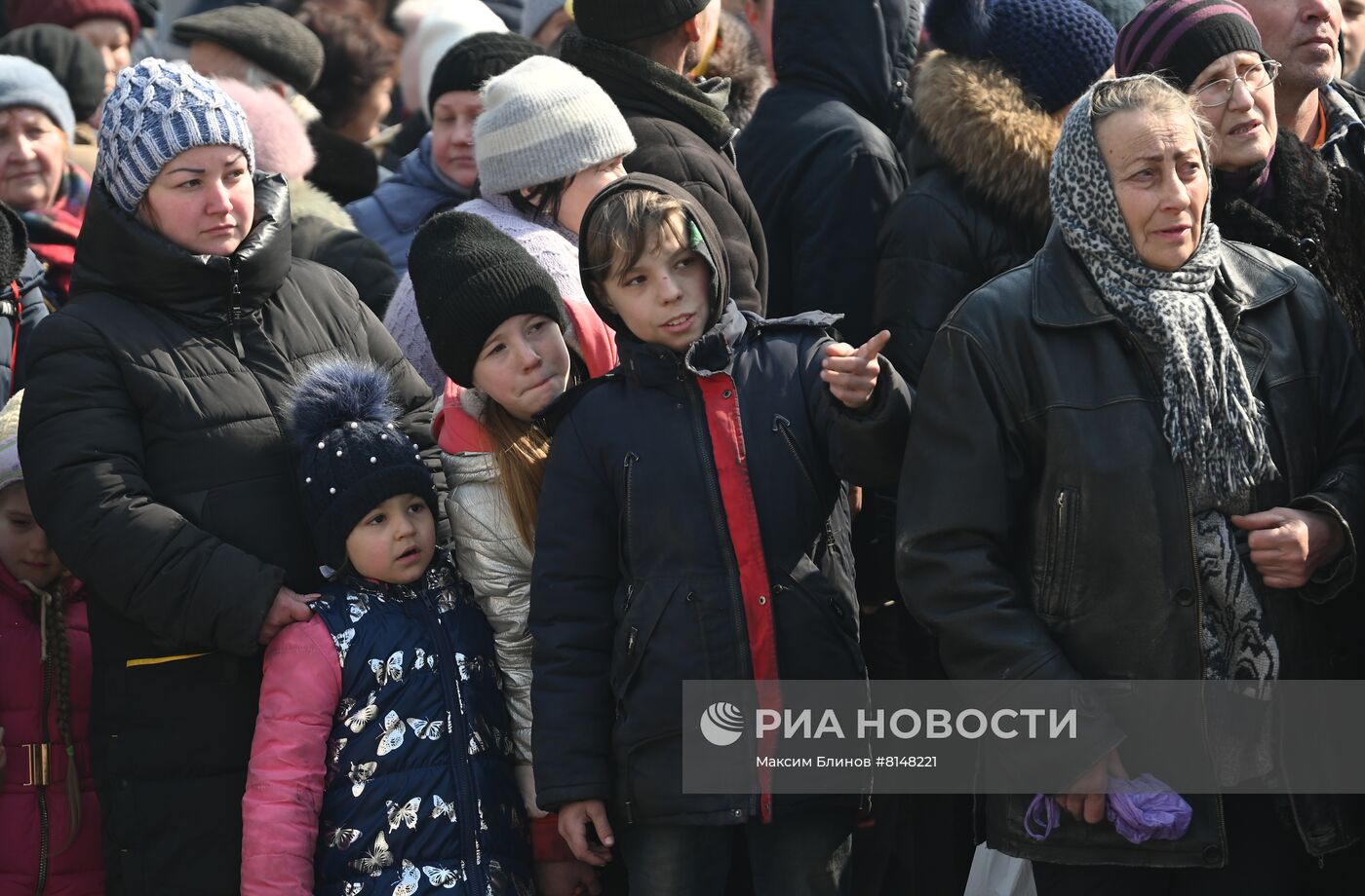 Раздача гумпомощи в Мариуполе